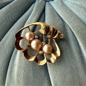 Large Vintage Gold Tone Sea Shell Shaped Faux Pearl Rhinestone Pendant